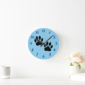 Dog schildert afdrukken op babyblauwe ronde klok (Huis)