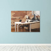Dog-sessie op bureau canvas afdruk (Insitu (Houten vloer))