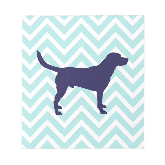 Dog Silhouette in Dark Blue op Chevron Pattern Notitieblok (Voorkant)