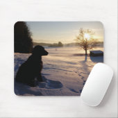 Dog Silhouette in Snowy Landscape Muismat (Met muis)