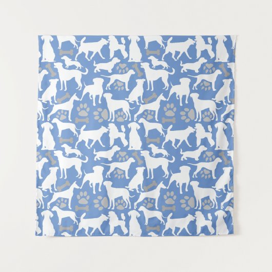 Dog silhouette Pattern.White.03 Lblue BG Wandkleed (Voorkant (horizontaal))