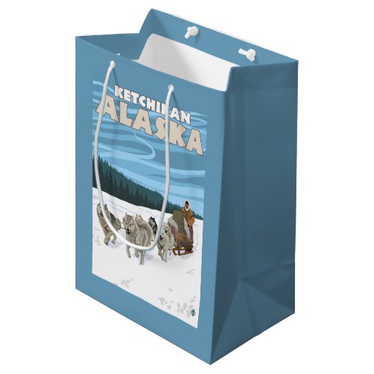 Dog Sledding Scene - Ketchikan, Alaska Medium Cadeauzakje (Voorkant Gekanteld)