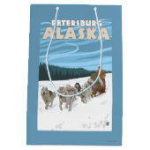 Dog Sledding Scene - Petersburg, Alaska Medium Cadeauzakje (Achterkant)