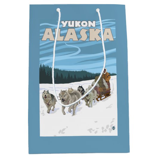 Dog Sledding Scene - Yukon, Alaska Medium Cadeauzakje (Voorkant)