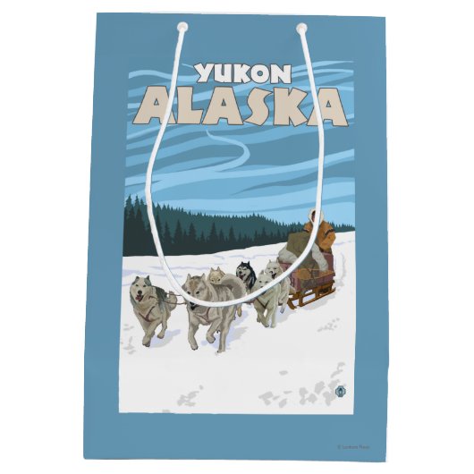 Dog Sledding Scene - Yukon, Alaska Medium Cadeauzakje (Achterkant)