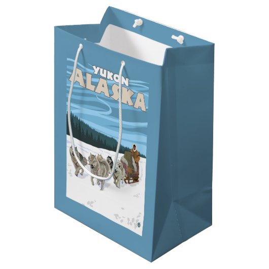 Dog Sledding Scene - Yukon, Alaska Medium Cadeauzakje (Voorkant Gekanteld)