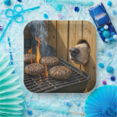 Dog Sniffing Hamburgers On a Barbecue Grill Papieren Bordje (Feest)