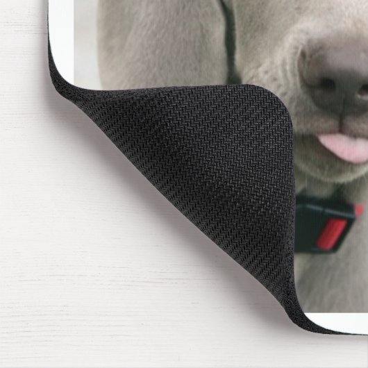 Dog sticker tong uit muismat (Hoek)