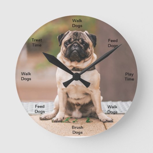 Dog Time Wall Clock Pug Ronde Klok (Voorkant)