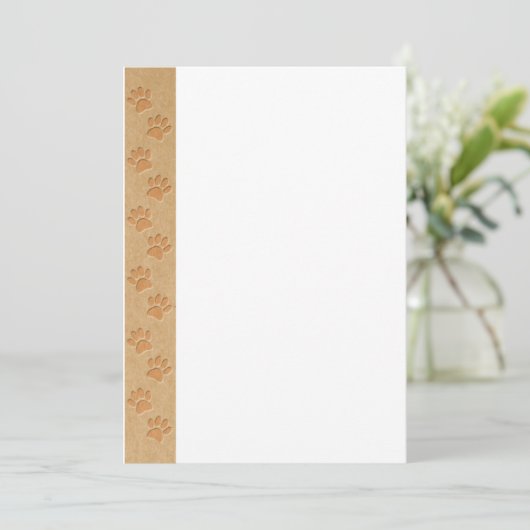 Dog traceert op gesneden afgewerkt papier kaart (Staand voorkant)