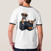 Dog voor doos in een zak t-shirt (Achterkant volledig)