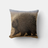 Dog vs. Porcupine throw pillow Kussen (Voorkant)