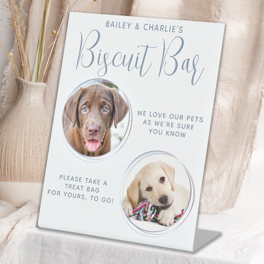 Dog Wedding Favor Dusty Blue Pet Photo Biscuit Bar Reclamebord Met Voetstuk