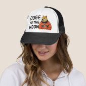 DOGE aan de maan Trucker Pet (In situ)