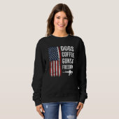 Dogs Coffee Guns & Freedom  Usa Flag Pro Guns  Gun Trui (Voorkant volledig)