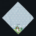 Dogs Cute en Chic Blue Spaniel Pet Bandana<br><div class="desc">Deze schattige en kikkerhondenbandana is voorzien van een schattige springerspanielhond met groene heuvels,  een blauwe hemel met wolken en een strand op de achtergrond. Er is ook ruimte voor u om de naam van uw hond toe te voegen. Het perfecte cadeau voor elke hond of nieuwe puppy!</div>