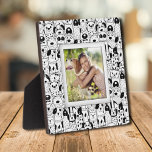 Dogs Pattern Frameless Photo Easel Back Fotoplaat<br><div class="desc">Gemaakt om dimensionaal te kijken, een grens van zwarte en witte honden creëer een leuk lijst voor je favoriete foto op dit tafelblad met een ingebouwde esel. Het afbeelding wordt direct op het hardboard geplaatst voor een verbluffend scherp afbeelding met een gemakkelijk schoon veegdoppervlak. Geweldig als geschenk of om je...</div>