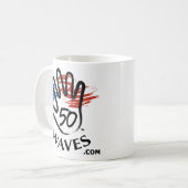 Dogs Wag... Mensen golven Mok (Voorkant links)