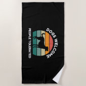 Dogs Welcome, People Tolerated - Funny Dog Lover Strandlaken (Voorkant)