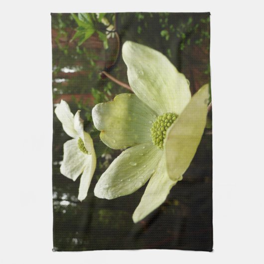 Dogwood and Redwood in Yosemite National Park Theedoek (Verticaal)