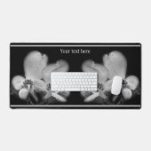 Dogwood Blossom in zwart-wit, gepersonaliseerd Bureaumat (Keyboard & Muis)