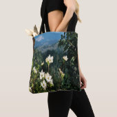 Dogwood's Blooming..... Tote Bag (Dichtbij)