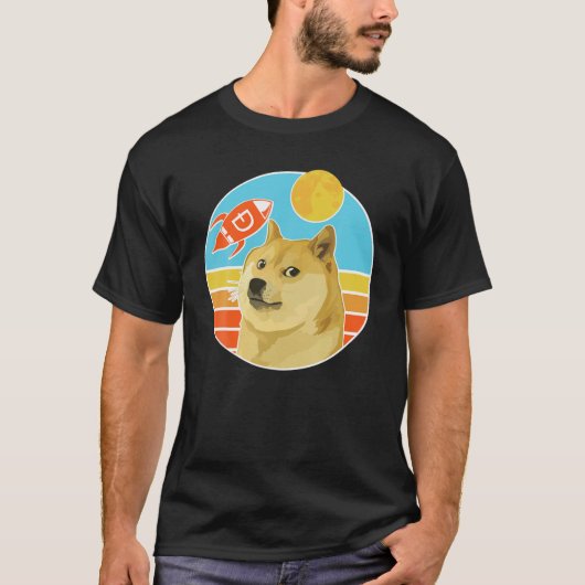Dokoetsen in Crypto Dog T-shirt (Voorkant)