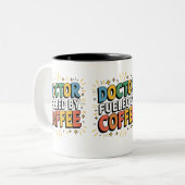 Dokter aangewakkerd door mok (Voorkant links)