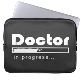 Dokter in Opleiding Laadbalk Grappig Geneeskundest Laptop Sleeve