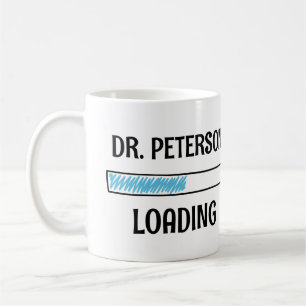 Dokter is aan het laden koffiemok