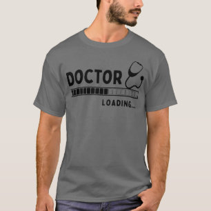 Dokter laadt jongen t-shirt