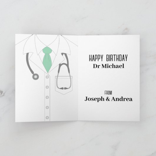 Dokter Uniform Happy Birthday Kaart (Binnen)
