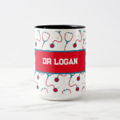Doktersnaam aangepaste stethoscoop medisch cadeau tweekleurige koffiemok (Center)