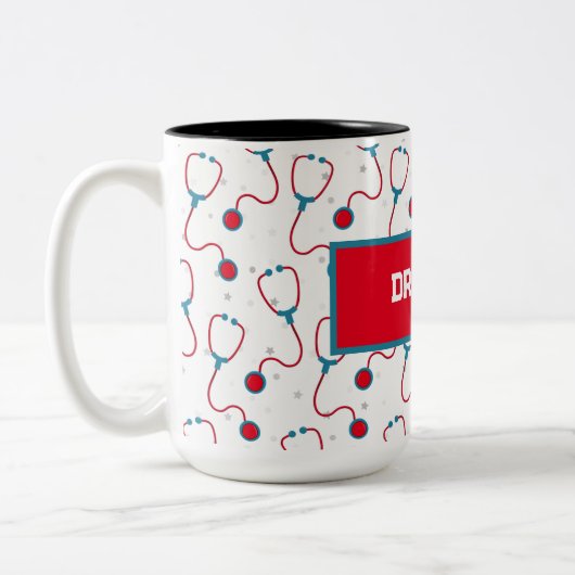 Doktersnaam aangepaste stethoscoop medisch cadeau tweekleurige koffiemok (Links)