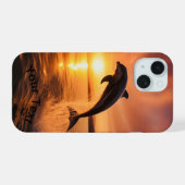 Dolfijn bij Golden Sunset iPhone 15 Case (Achterkant horizontaal)