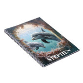 Dolfijn die naar boven gluurt Persoonlijk gemaakt Notitieboek (Rechterzijde)
