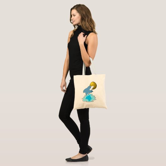 Dolfijn in zwemmen met maan tote bag (Voorkant (model))