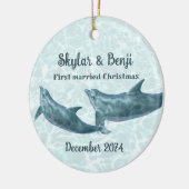 Dolfijnenpaar Eerste Kerstmis Getrouwd Keramisch Ornament (Links)