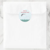 Dolfijnenspringen voor vreugde gepersonaliseerd ronde sticker (Tas)