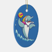 Dolfine gooit de bal terwijl hij waterpolo speelt keramisch ornament (Rechts)