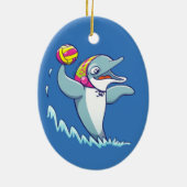Dolfine gooit de bal terwijl hij waterpolo speelt keramisch ornament (Achterkant)