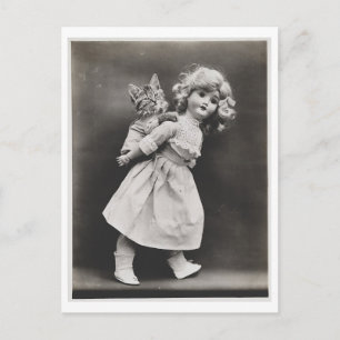 Doll die een kat in een rugzak draagt  Oddity Briefkaart