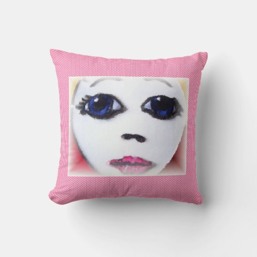 Doll Face Kussen (Voorkant)