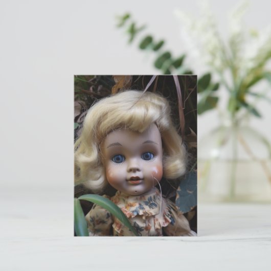 Doll in het Briefkaart Yard (Staand voorkant)