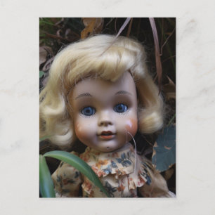 Doll in het Briefkaart Yard