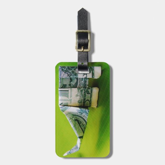 Dollar bill origami Elephant on Green background Bagagelabel (Voorkant verticaal)
