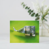 Dollar bill origami Elephant on Green background Briefkaart (Staand voorkant)