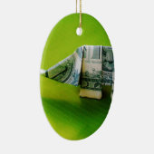Dollar bill origami Elephant on Green background Keramisch Ornament (Rechts)