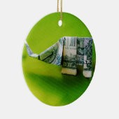 Dollar bill origami Elephant on Green background Keramisch Ornament (Rechts)