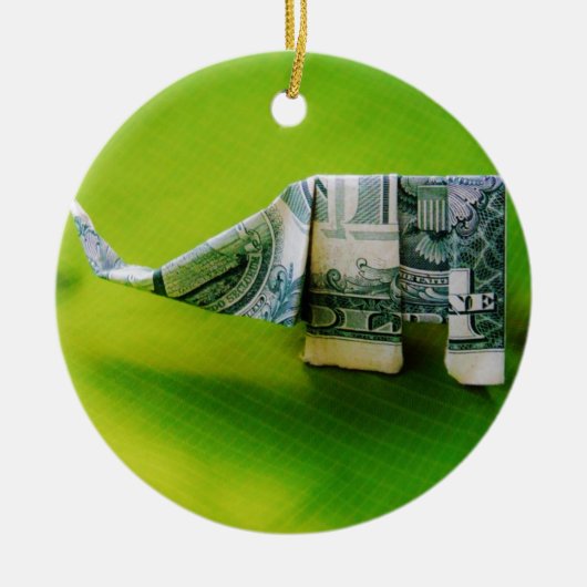 Dollar bill origami Elephant on Green background Keramisch Ornament (Voorkant)